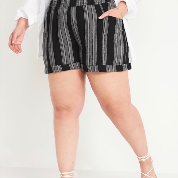 Black and Gray striped shorts, Size M - Picture 2 of 11